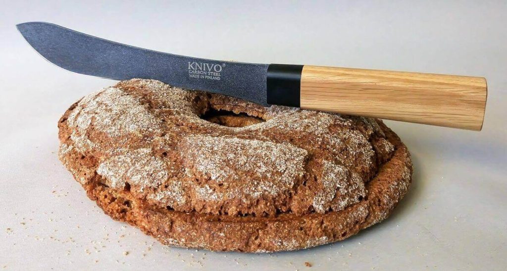 Knivo Paloitteluveitsi KF005861 leivän kanssa