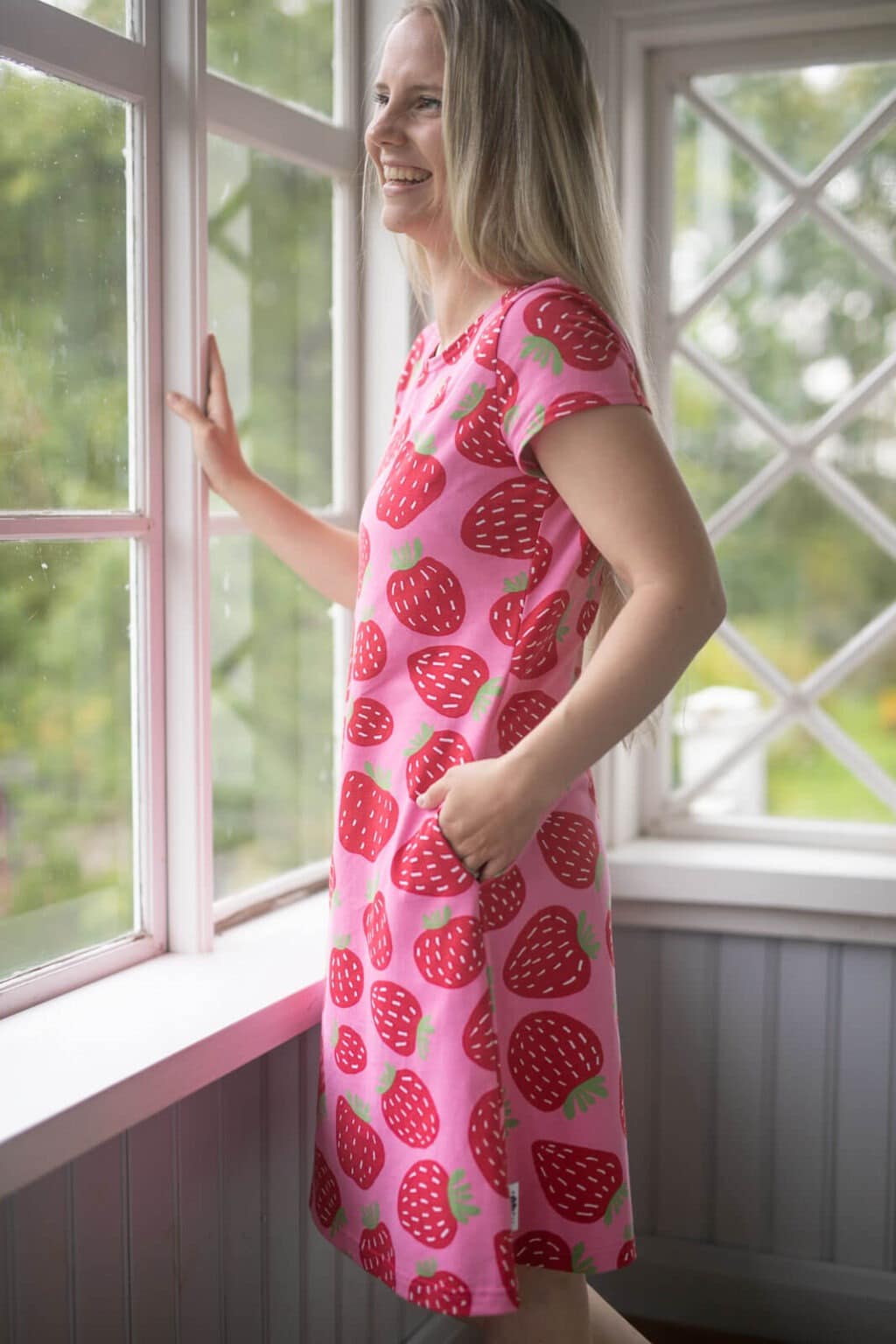 Hearts Roses Tropical Blossom 50s Swing Mekko Punainen