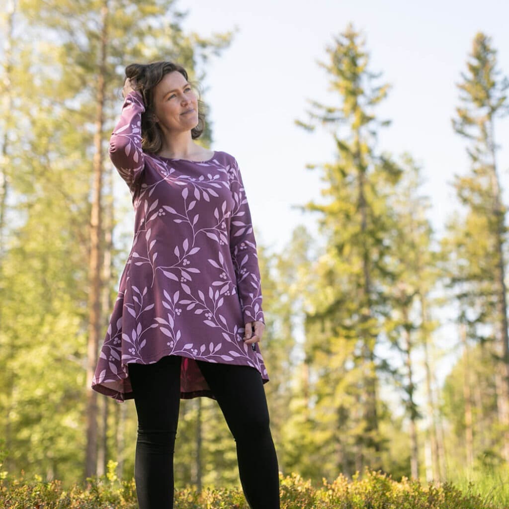 Tunikoiden ja mekkojen oikean koon valintaopas 17 PaaPii Design Heija tunika Lehvästö lila-punajuuri 5