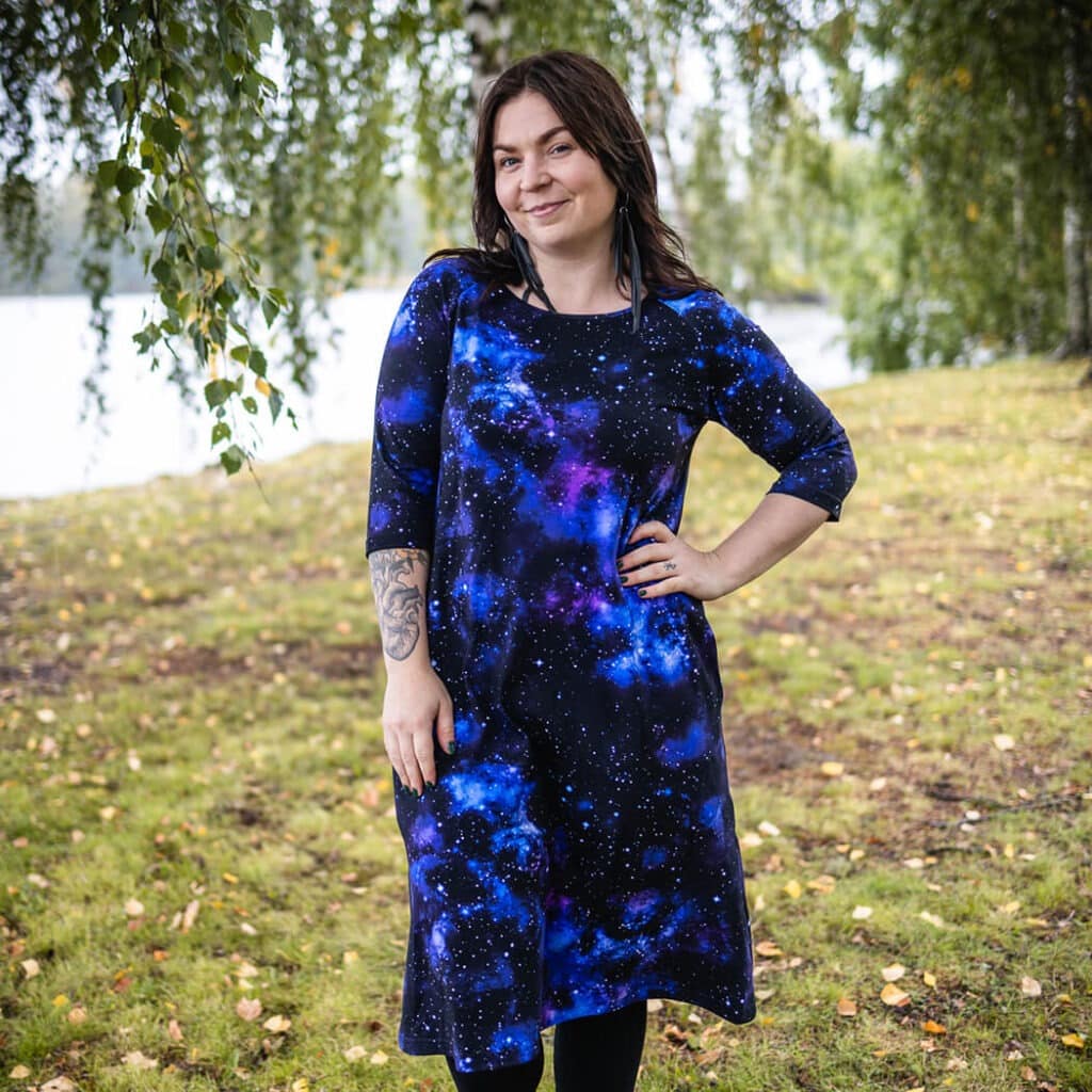 Tunikoiden ja mekkojen oikean koon valintaopas 8 Ehta by Dream Circus Marjukka mekko universum violetti