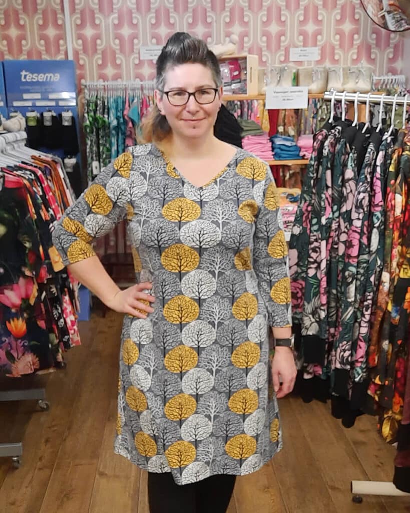 Tunikoiden ja mekkojen oikean koon valintaopas 25 PaaPii Design Saima mekko Vuodenajat tummanharmaa 2