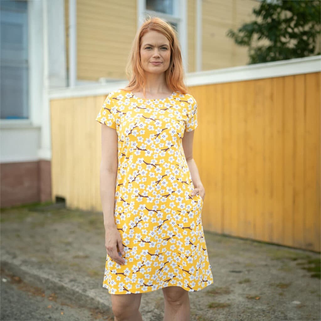 Tunikoiden ja mekkojen oikean koon valintaopas 22 PaaPii Design Sointu mekko Kirsikankukka aurinko nelio