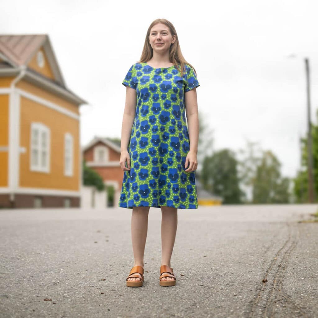 Tunikoiden ja mekkojen oikean koon valintaopas 23 PaaPii Design Sointu mekko Orvokki sininen 3